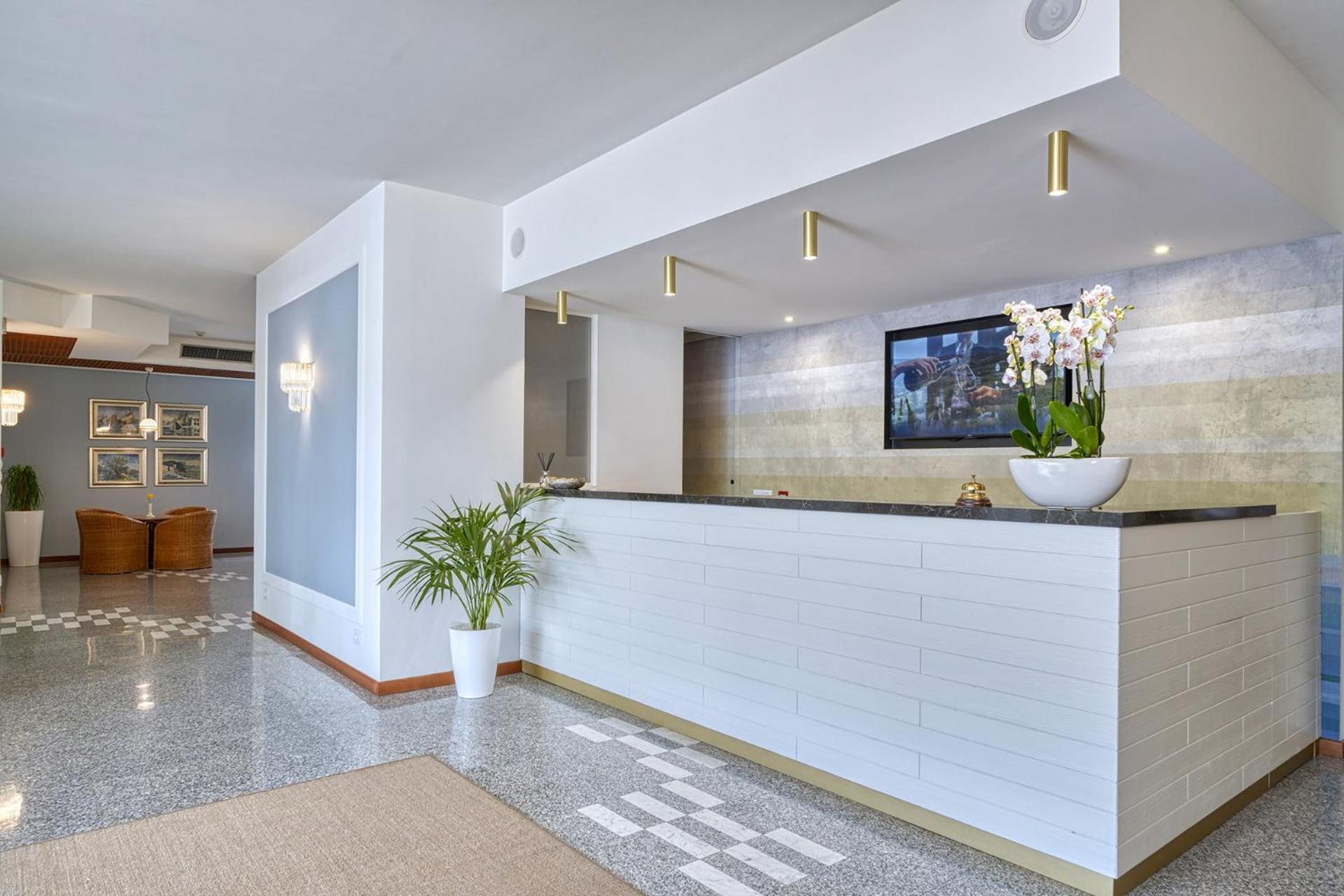 Sky Pool Hotel Sole Garda Garda  Zewnętrze zdjęcie