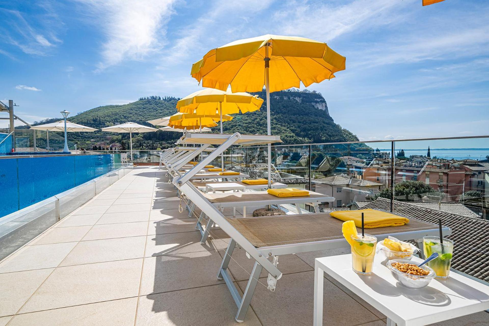 Sky Pool Hotel Sole Garda Garda  Zewnętrze zdjęcie
