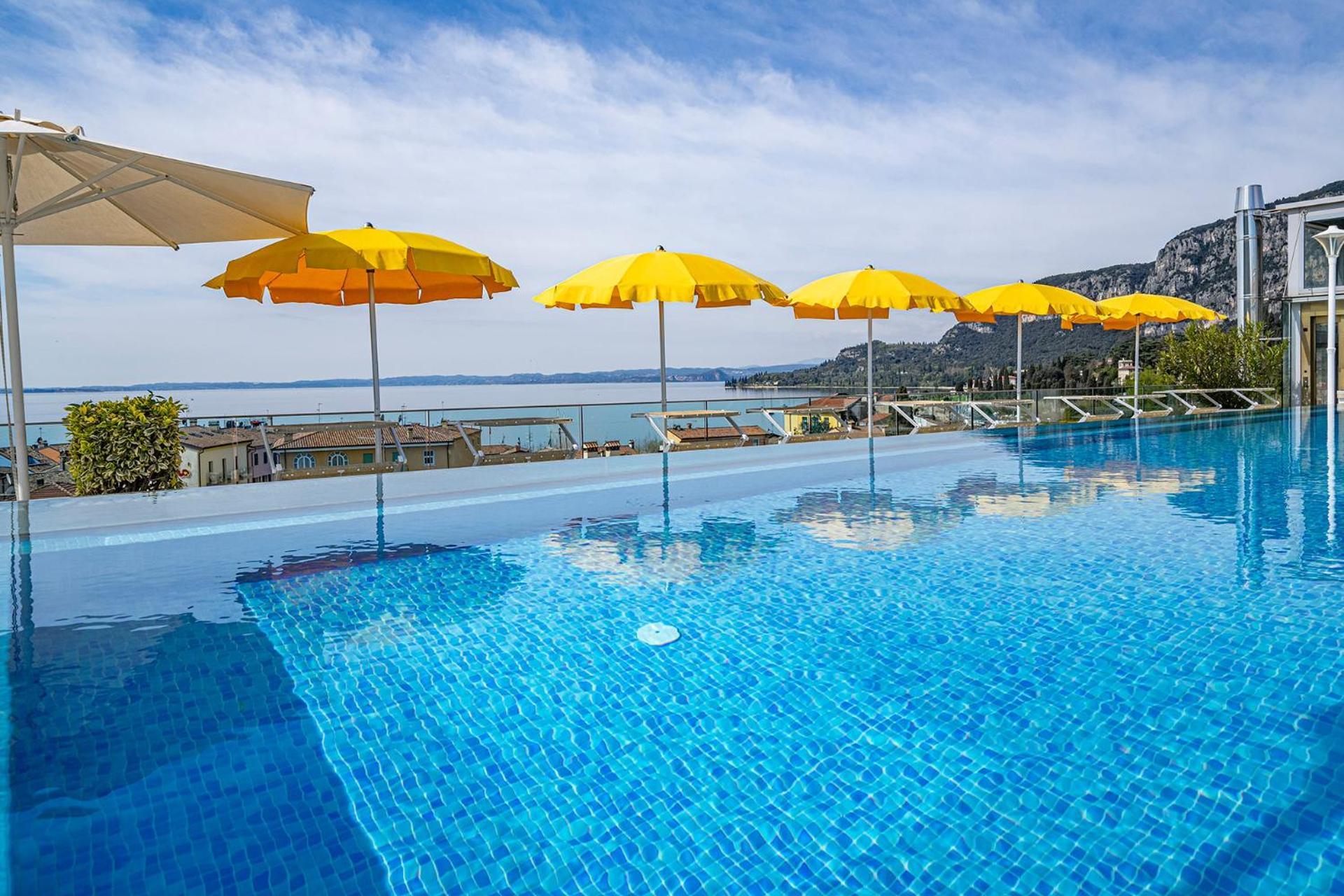 Sky Pool Hotel Sole Garda Garda  Zewnętrze zdjęcie