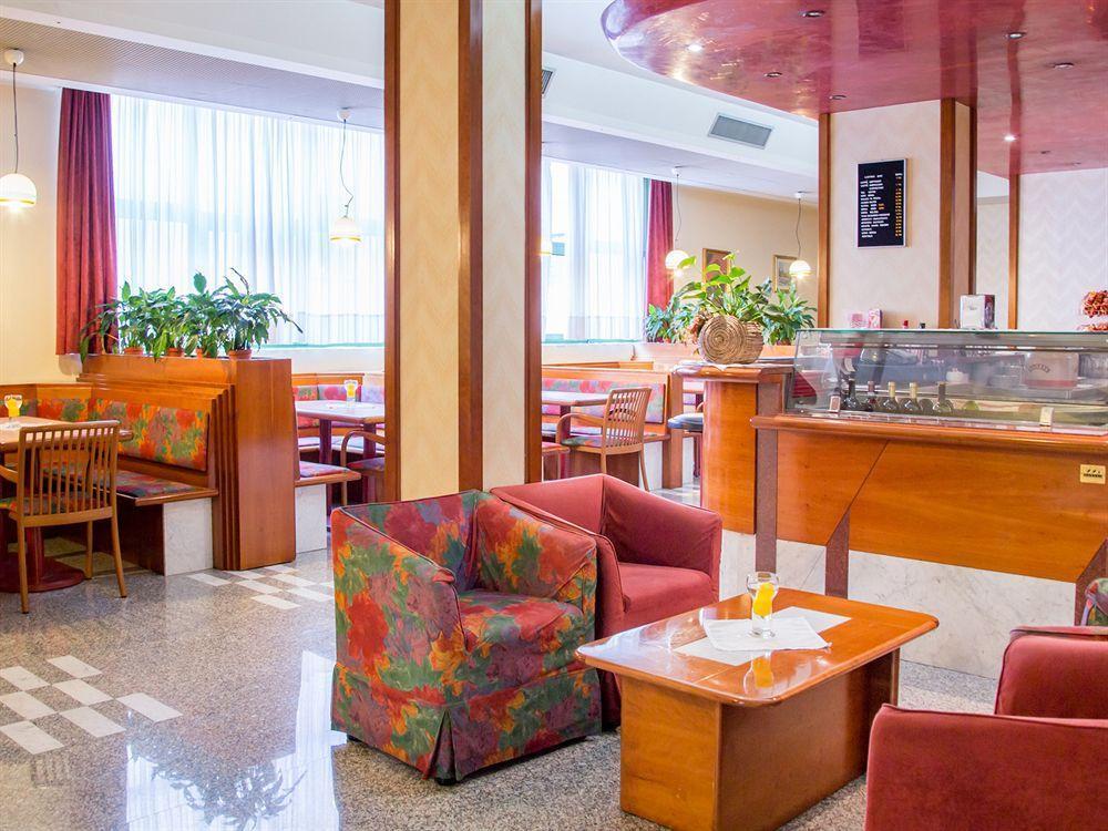 Sky Pool Hotel Sole Garda Garda  Zewnętrze zdjęcie