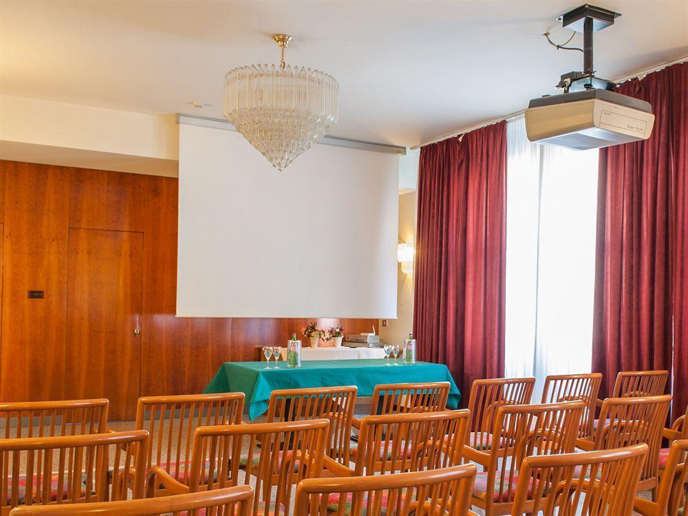 Sky Pool Hotel Sole Garda Garda  Zewnętrze zdjęcie