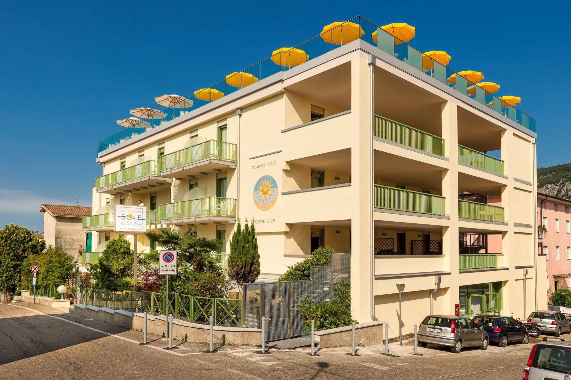 Sky Pool Hotel Sole Garda Garda  Zewnętrze zdjęcie