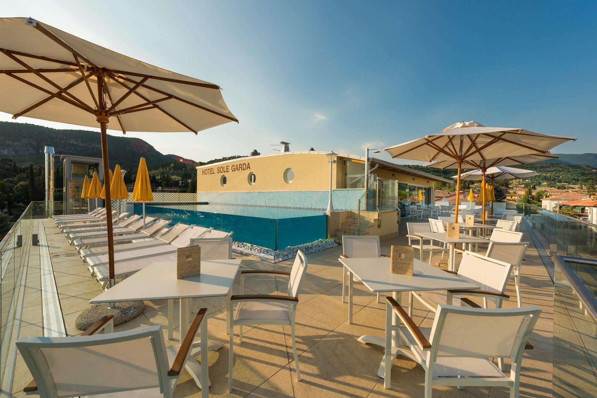 Sky Pool Hotel Sole Garda Garda  Zewnętrze zdjęcie
