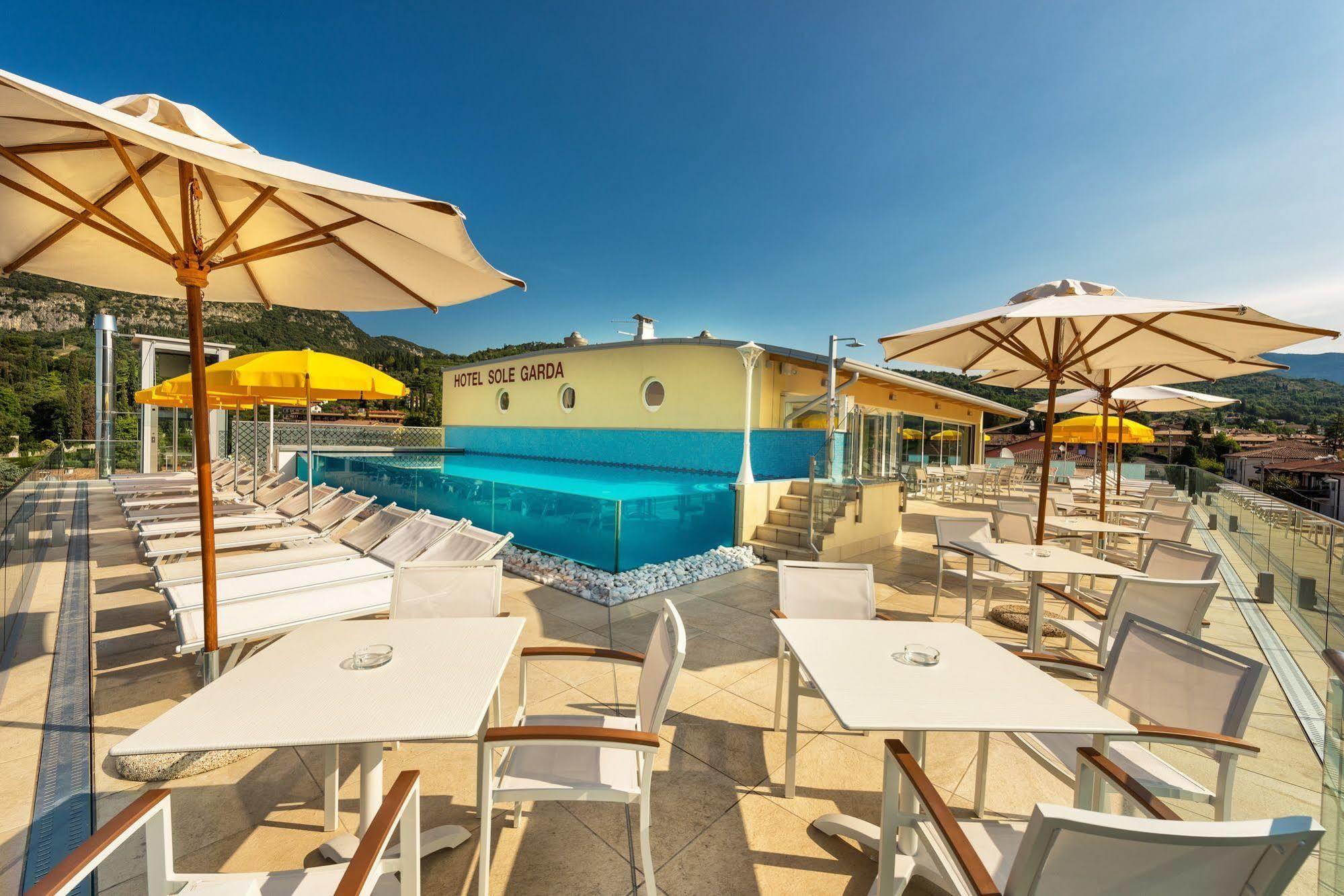 Sky Pool Hotel Sole Garda Garda  Zewnętrze zdjęcie