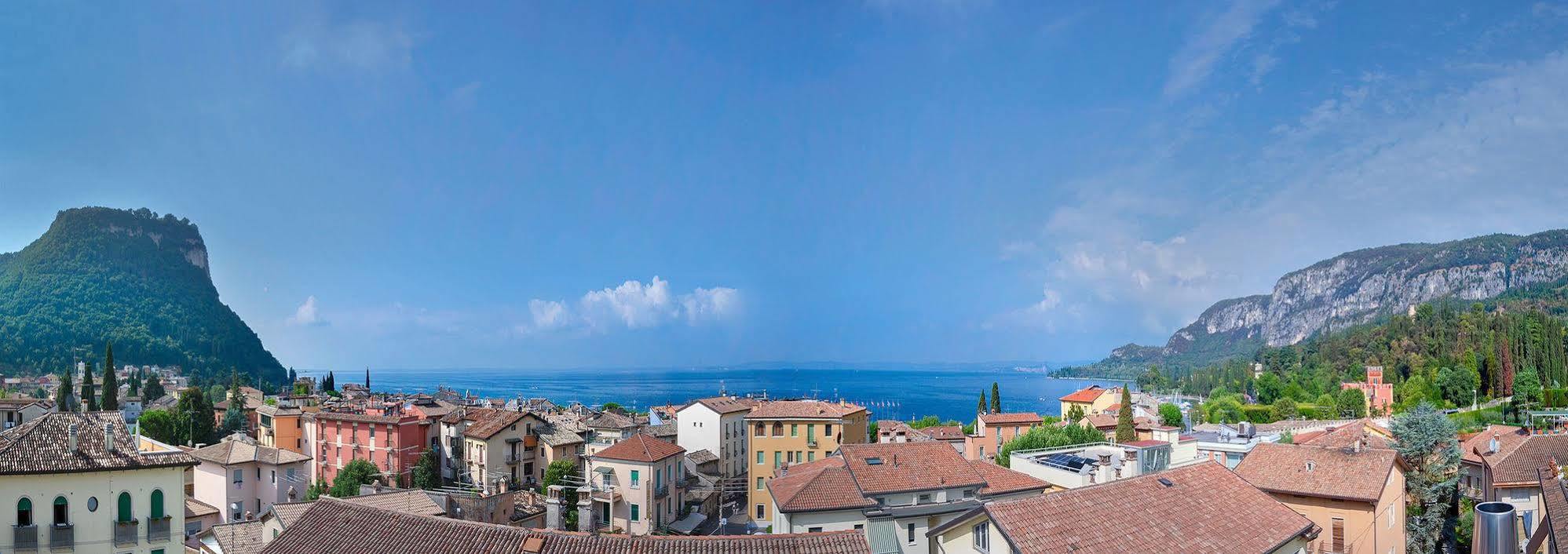 Sky Pool Hotel Sole Garda Garda  Zewnętrze zdjęcie